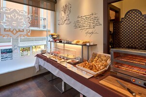 Desayuno buffet todos los días (con cargo)