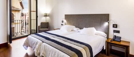 Down comforters, minibar, in-room safe, desk