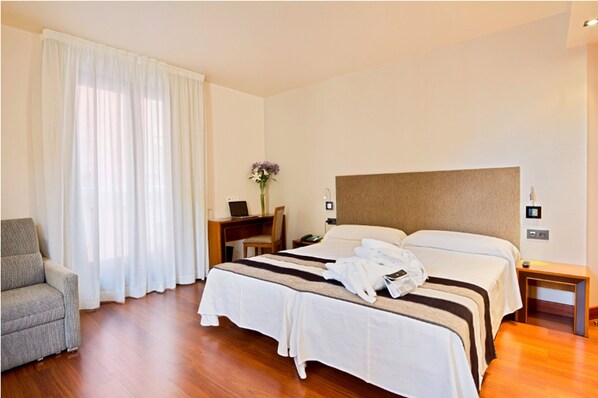 Couette en duvet d'oie, minibar, coffres-forts dans les chambres, bureau