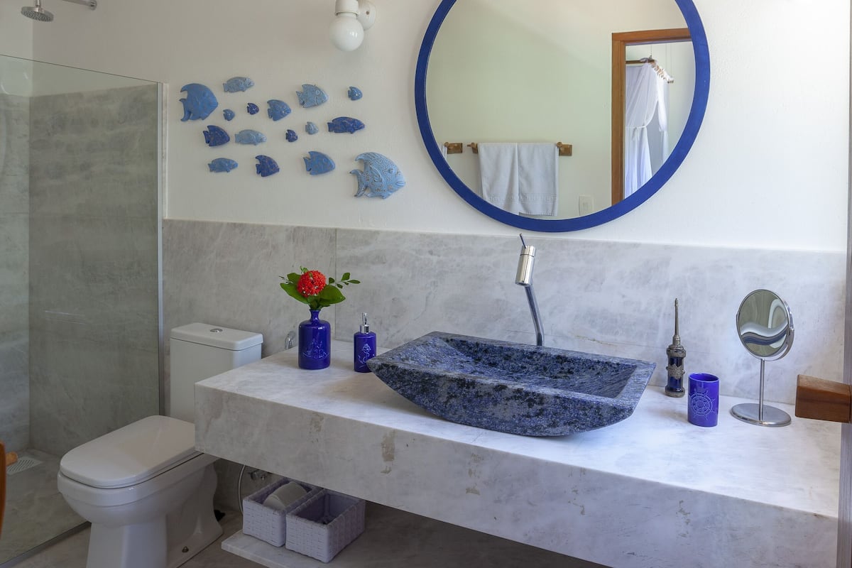 vila afin | bathroom | shower, rainfall showerhead, free toiletries, hair dryer