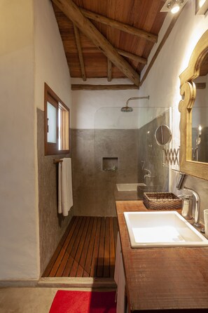 Villa Ibo | Baño | Regadera, regadera tipo lluvia, amenidades de baño gratuitas 