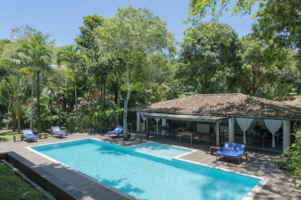 Outdoor pool, sun loungers