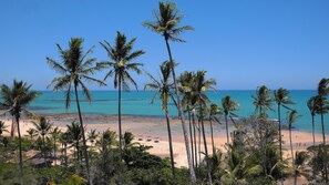 Private beach nearby, white sand, beach towels, motor boating