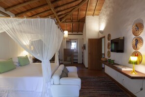 Egyptian cotton sheets, premium bedding, minibar, in-room safe - Etnia Casa Hotel (Porto Seguro)