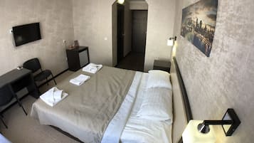 Junior Suite Room | Soundproofing, iron/ironing board, free cribs/infant beds, rollaway beds