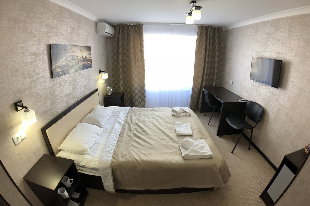 Junior Suite Room | Soundproofing, iron/ironing board (on request), cribs (free)