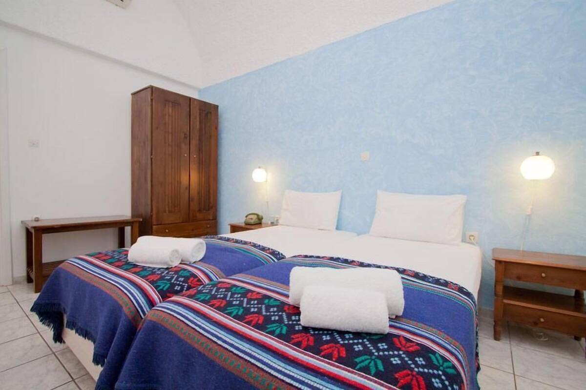 WiFi (free), bed sheets