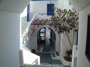 Property grounds - Olympic Villas (Santorini)
