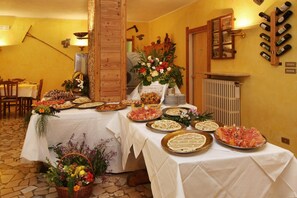 Breakfast and dinner served - Hotel Holiday Debili (Sauze d'Oulx)