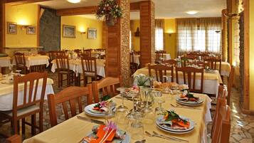 Café da manhã e jantar