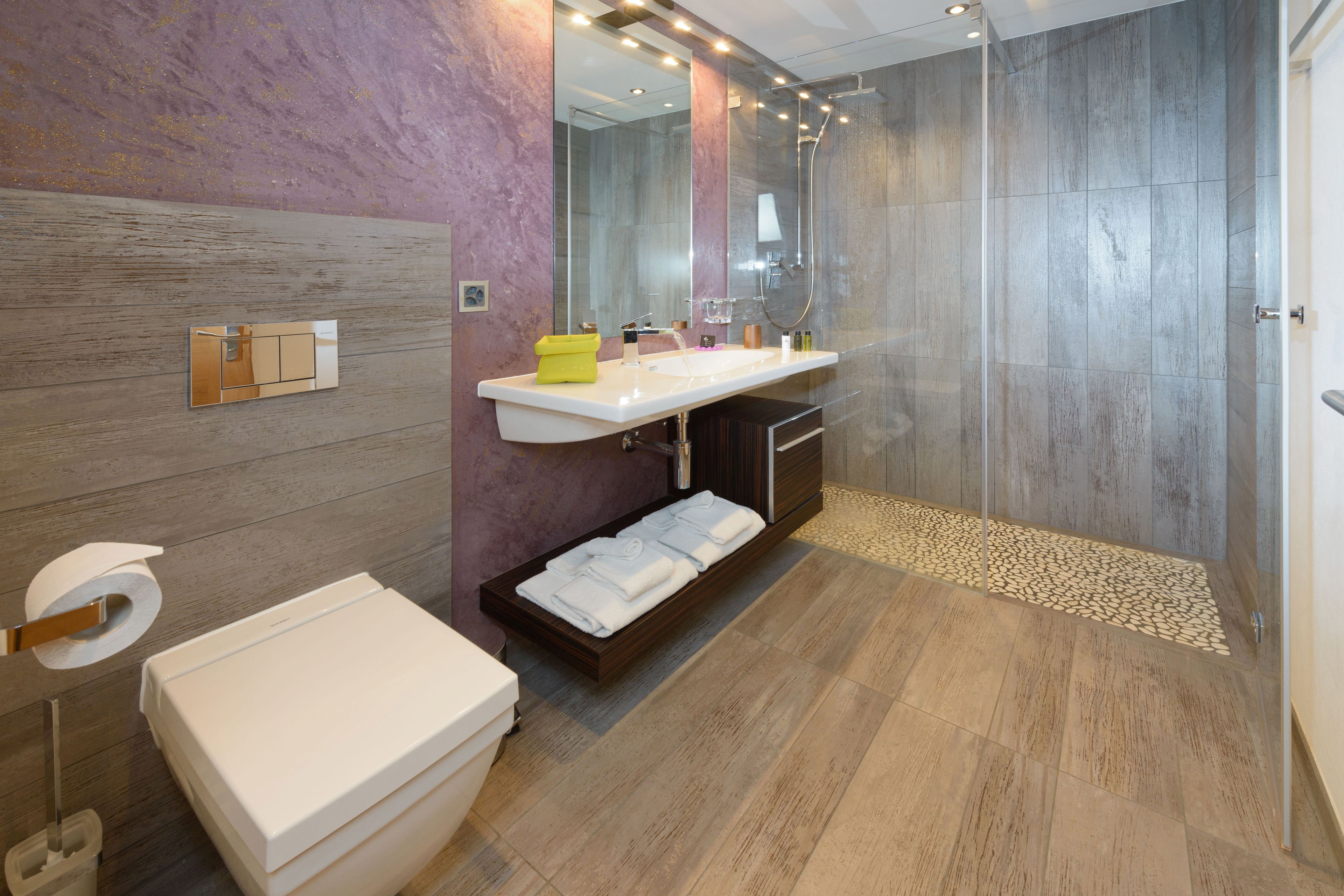 vita 2 - two-bedroom apartment (1st floor) | bathroom | free toiletries, hair dryer, bathrobes, towels