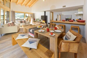 Vita 3 - Three-Bedroom Attic Apartment (2nd floor) | Living area | DVD player - Casa Della Vita by Zermatt Premium Apartments (Zermatt)