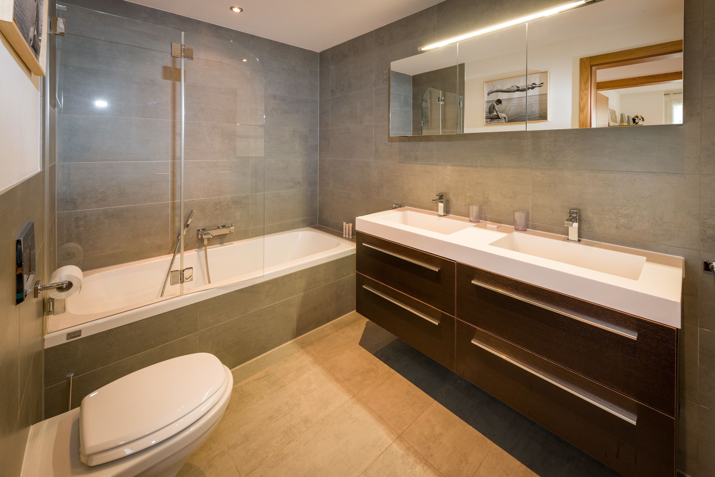 vita 1 - three-bedroom apartment (1st floor) | bathroom | free toiletries, hair dryer, bathrobes, towels