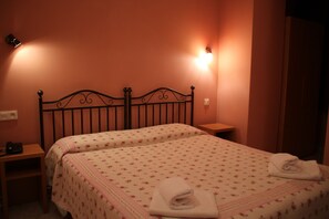 Double Room | Down comforters, desk, blackout drapes, free WiFi - Lutetia (Lourdes)