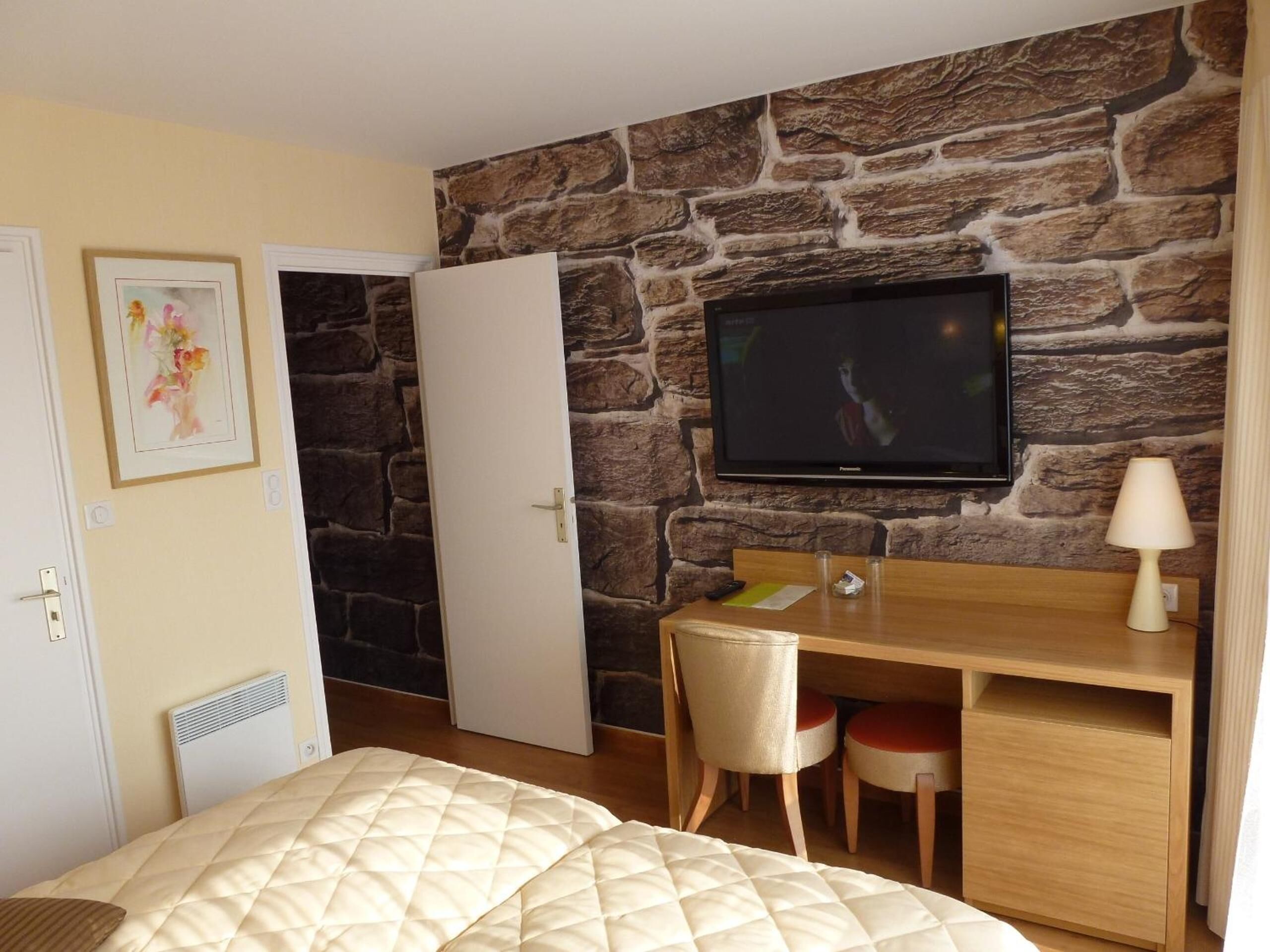 minibar, in-room safe, desk, free wifi