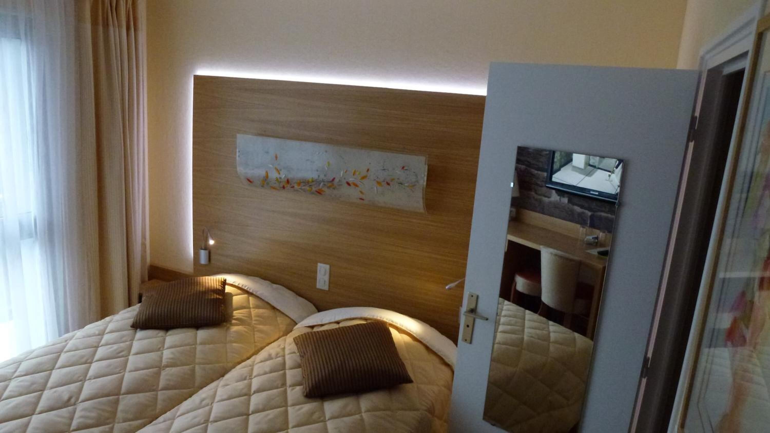 minibar, in-room safe, desk, free wifi