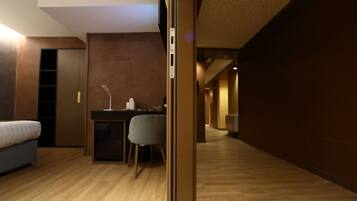 Economy Room | Premium bedding, down comforters, minibar, in-room safe