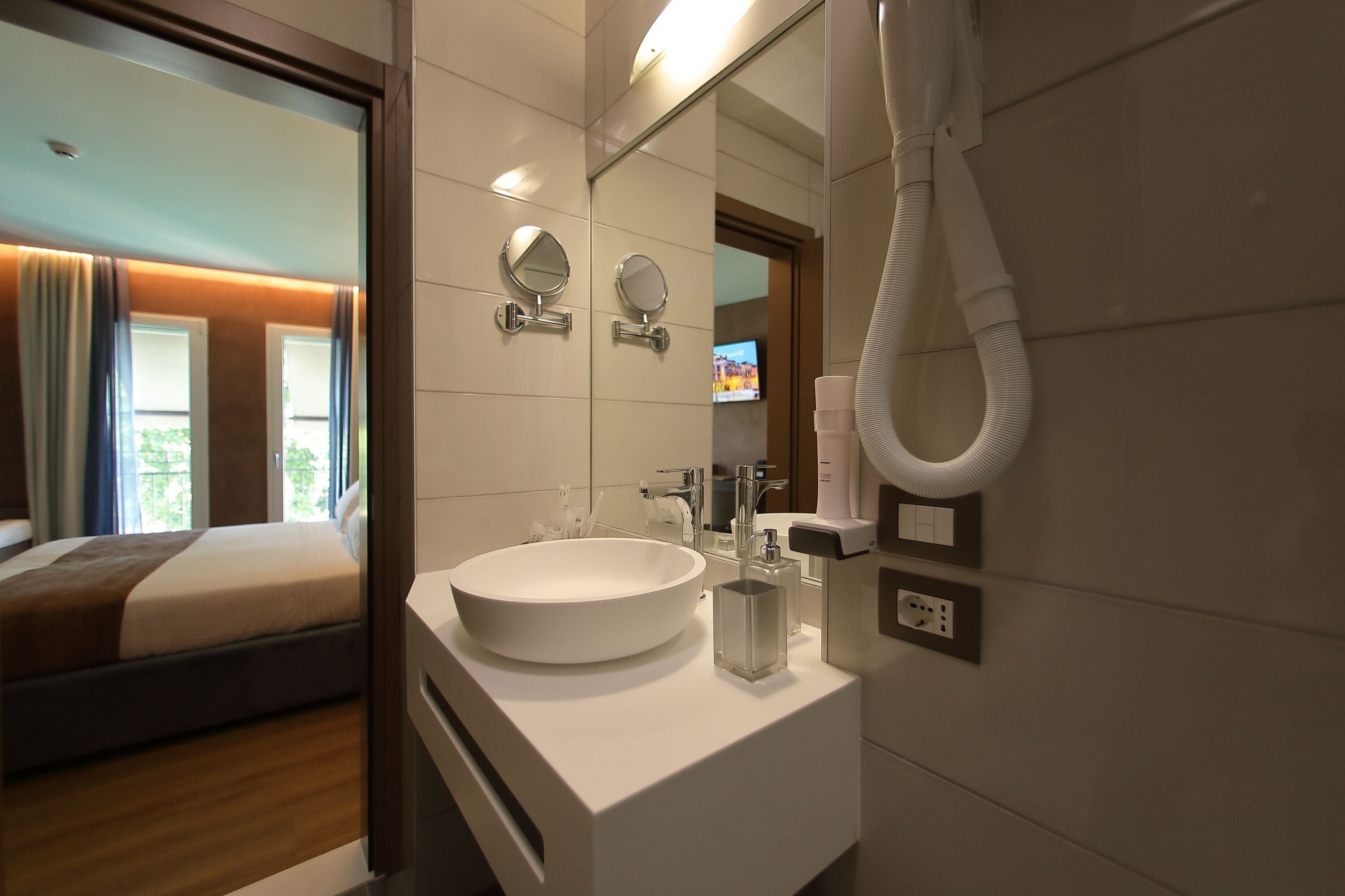 standard triple room | bathroom | shower, rainfall showerhead, free toiletries, hair dryer