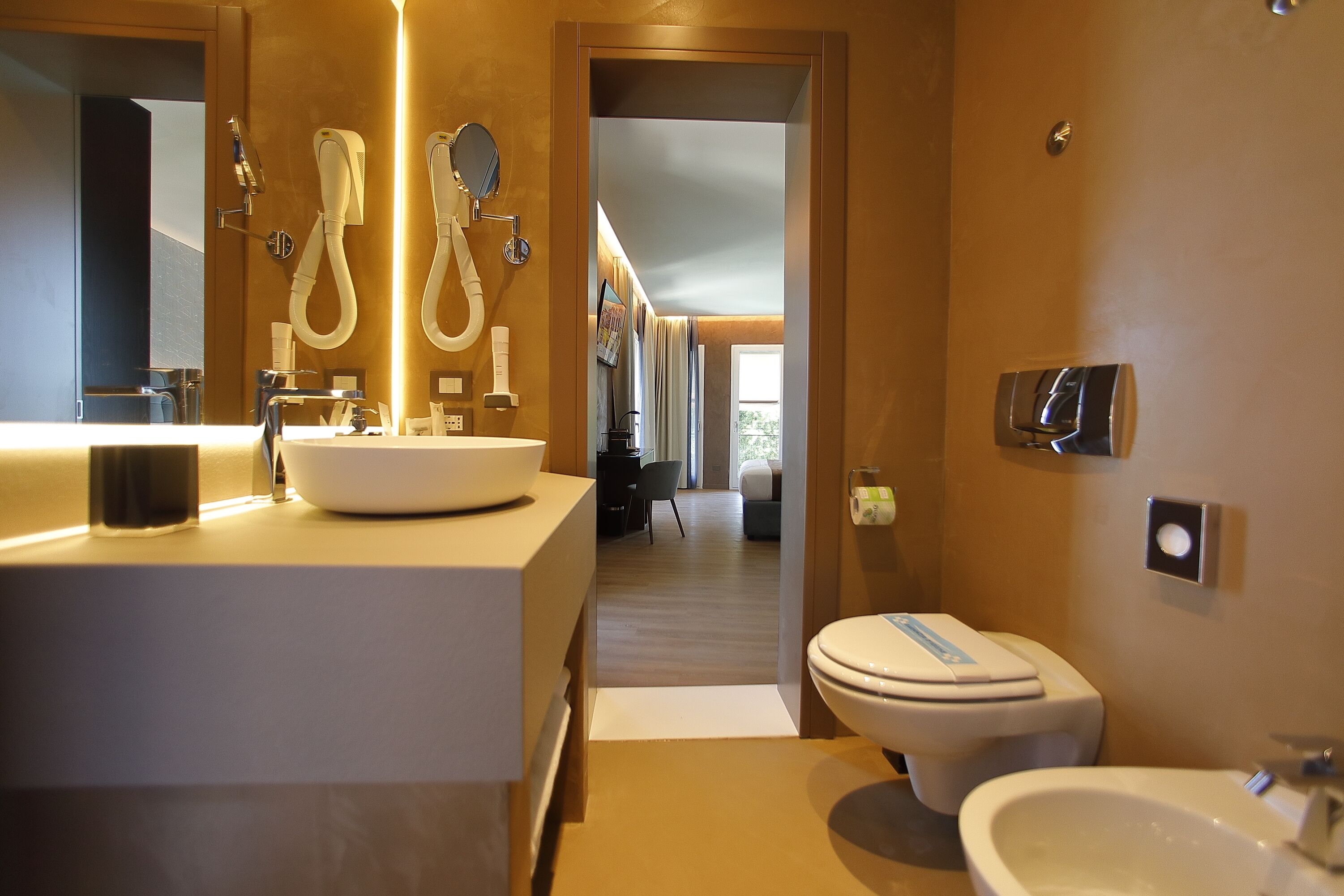 superior double room | bathroom | shower, rainfall showerhead, free toiletries, hair dryer