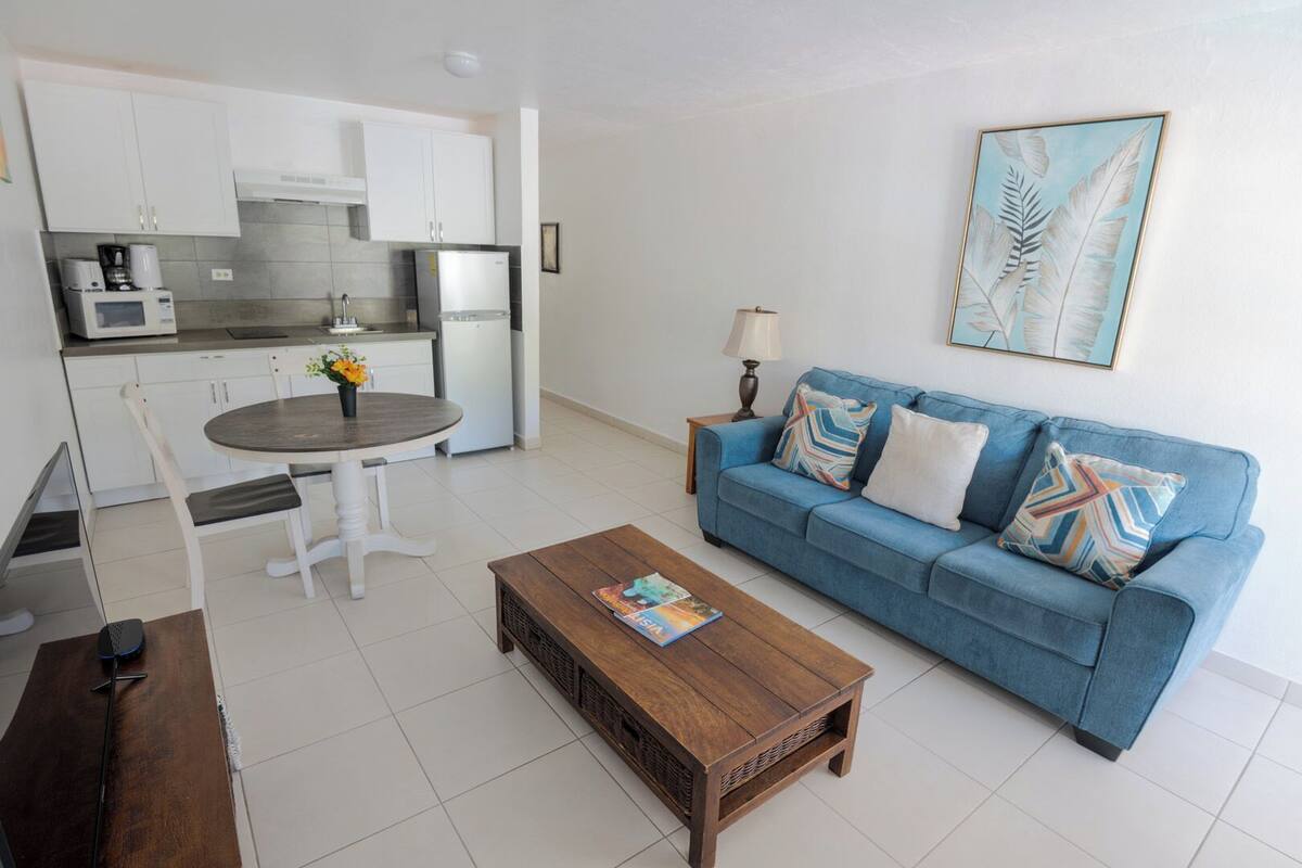 Suite, 1 Bedroom | In-room safe, WiFi (free), bed sheets