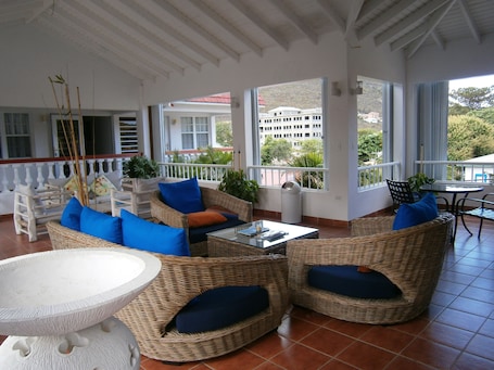 Terraza o patio. L'Esperance Hotel