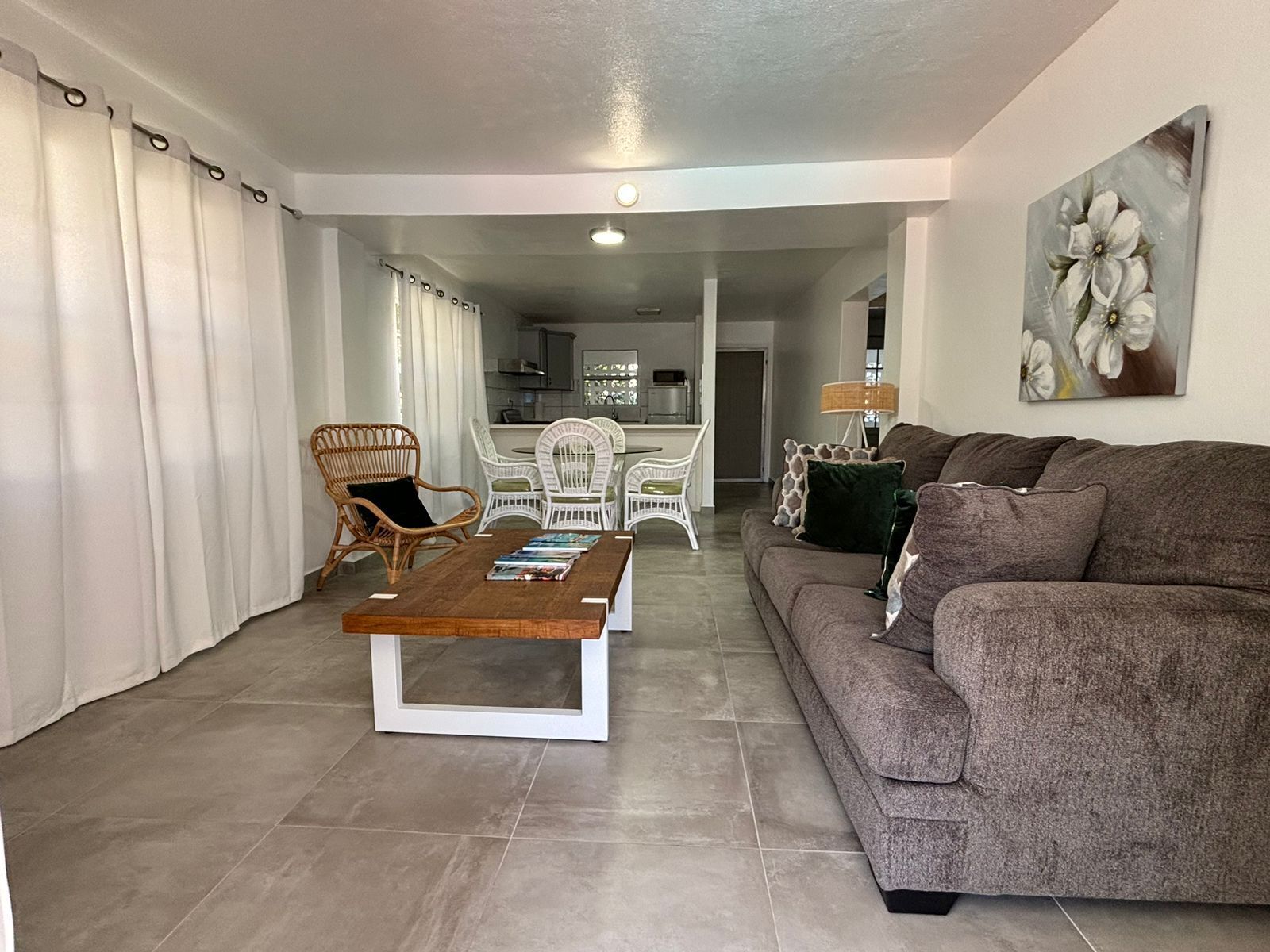 suite, 2 bedrooms, non smoking | living area | flat-screen tv