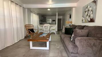 Suite, 2 Bedrooms, Non Smoking | Living area