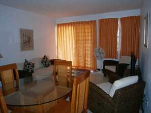 Suite, 1 chambre | Coin séjour