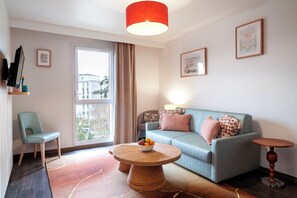 公寓, 1 間臥室 | 起居區 | 86-吋 LCD 液晶電視，提供數位頻道