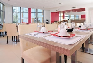 Buffet déjeuner servi tous les jours en supplément