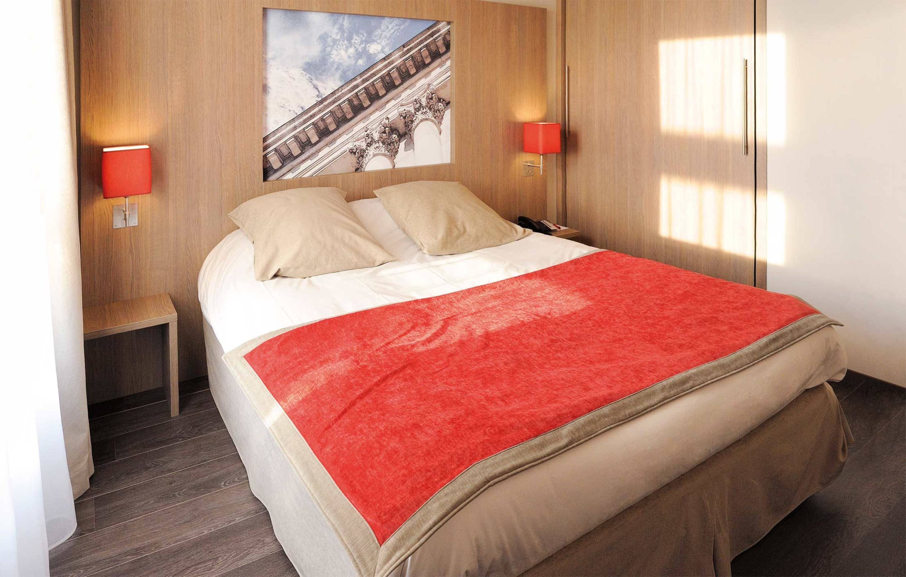Coffres-forts dans les chambres, bureau, rideaux occultants