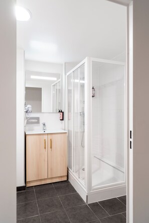 Apartamento | Banheiro | Produtos de toalete grátis, secador de cabelo
