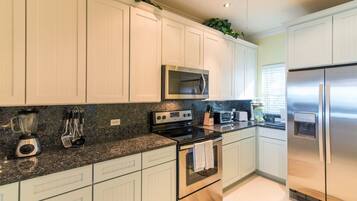 Unit 1012 | Private kitchen