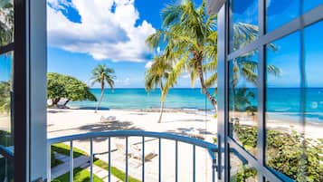 Unit 1121 | Living area | 50-inch flat-screen TV with cable channels, TV