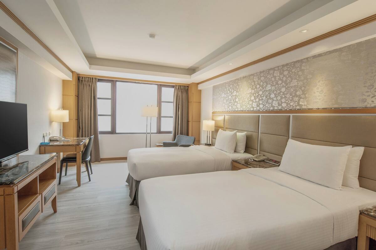 Business Twin Room, 2 Twin Beds | 1 bedroom, premium bedding, down comforters, pillowtop beds