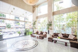 Lobby sitting area - Golden Central Hotel Saigon (Ho Chi Minh City)