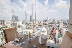 Bar (on property) - Golden Central Hotel Saigon (Ho Chi Minh City)