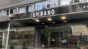 A hotel named URBANO with a modern facade, large windows, and a welcoming entrance. - Urbano Hotel (Montevideo)