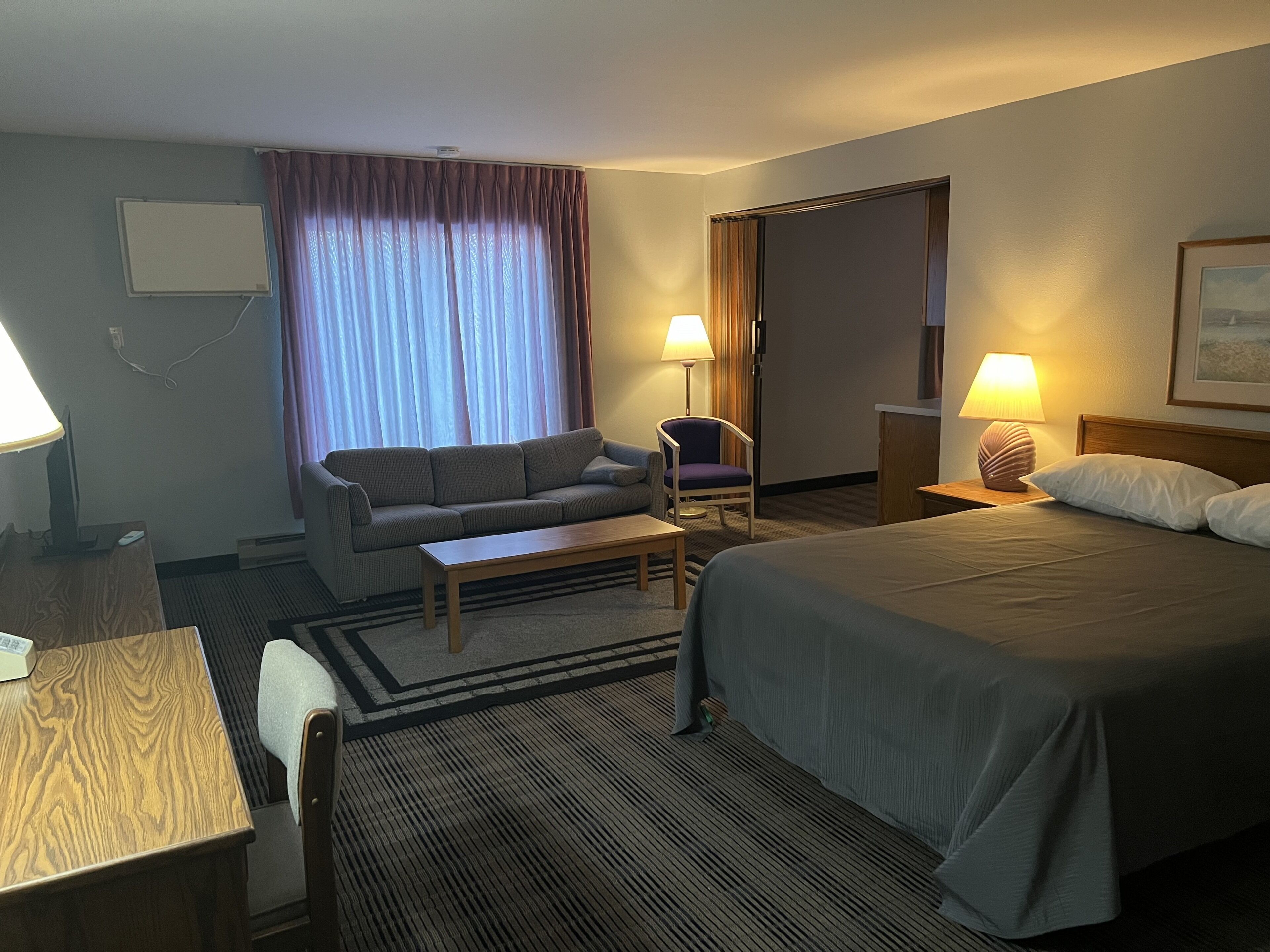 Suite ejecutiva, 1 cama de matrimonio, no fumadores | Escritorio, wifi gratis, ropa de cama y despertador