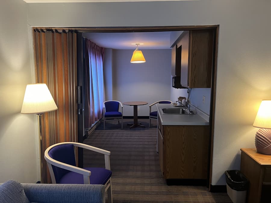 Queen Executive Suite | Desk, free WiFi, bed sheets, alarm clocks