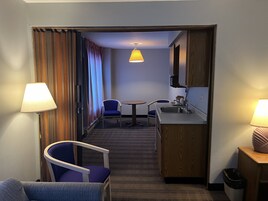 Suite ejecutiva, 1 cama de matrimonio, no fumadores | Escritorio, wifi gratis, ropa de cama y despertador