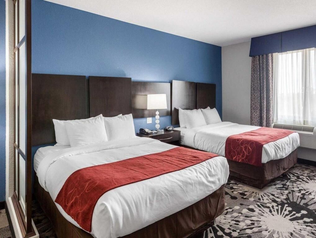 Desk, blackout drapes, iron/ironing board, free WiFi
