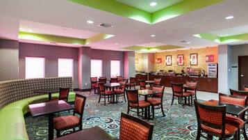 Tägliches inbegriffenes kontinentales Frühstück