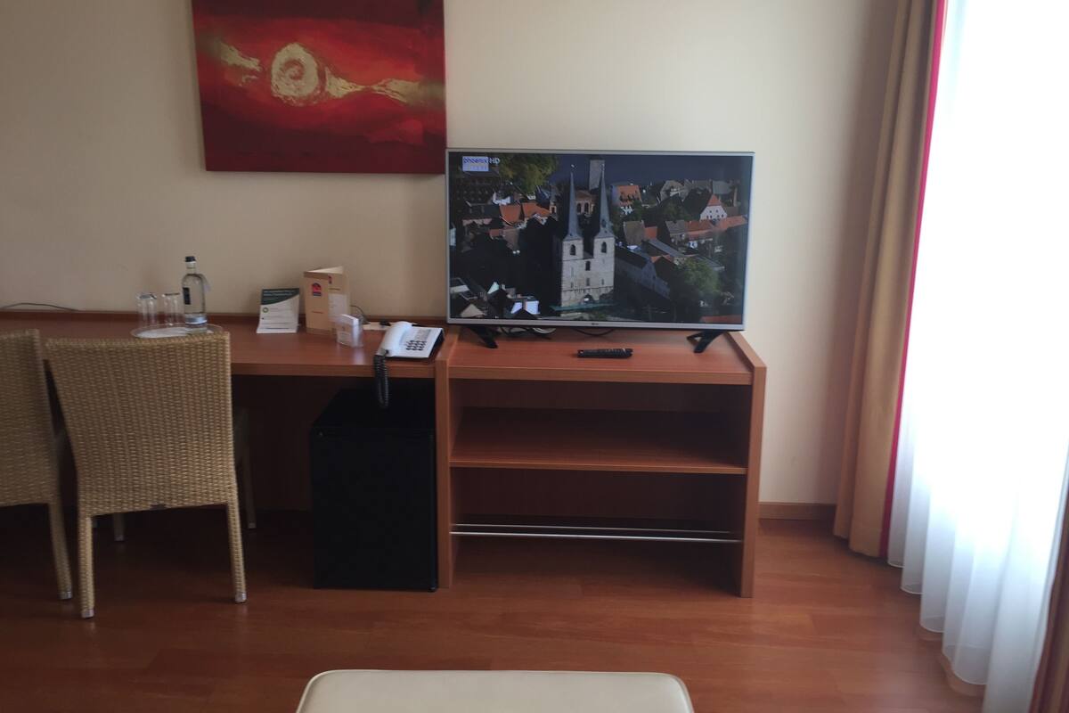 Habitación familiar | Caja fuerte, escritorio, espacio para trabajar con un portátil
