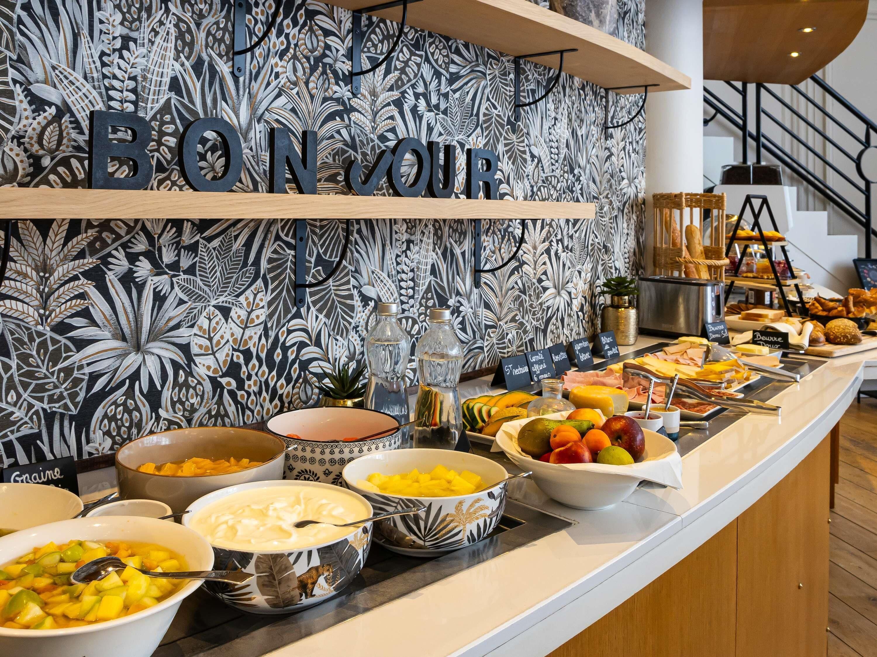 breakfast, lunch, dinner served; french cuisine