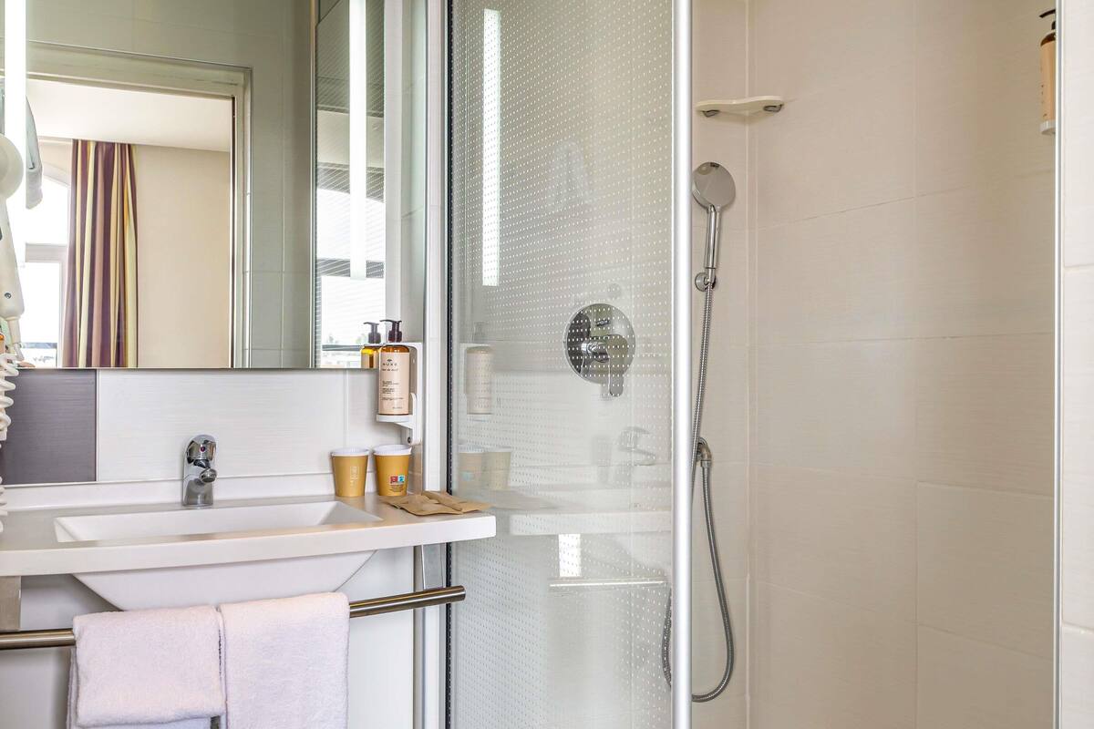 premium bedding, in-room safe, desk, blackout curtains