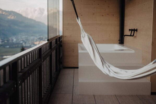 Panorama Suite Premium | Bathroom | Shower, rainfall showerhead, designer toiletries, hair dryer - Hotel Berghof | St. Johann in Salzburg (Sankt Johann im Pongau)