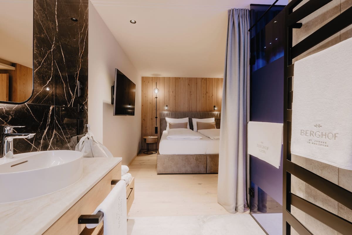 Top Familien Suite | 2 bedrooms, hypo-allergenic bedding, minibar, in-room safe