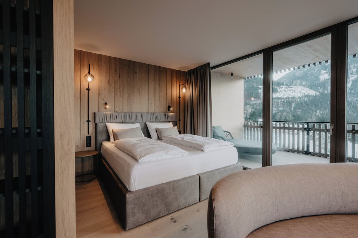 Panorama Suite Premium | 2 bedrooms, hypo-allergenic bedding, minibar, in-room safe