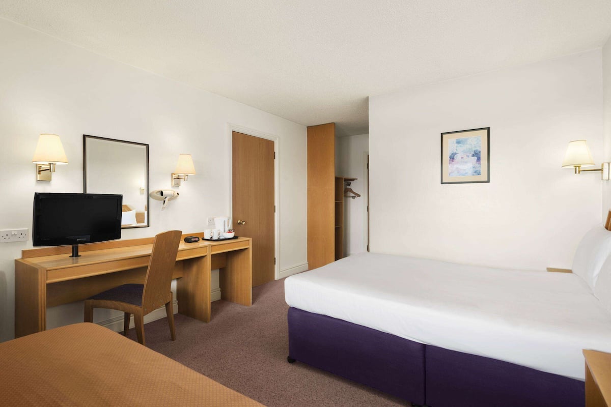 Room, Multiple Beds, Non Smoking, Lake View